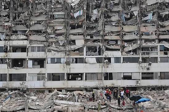 Rescue workers search earthquake-hit areas in Venezuela